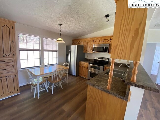 Building Photo - 462 Hartsoe Rd