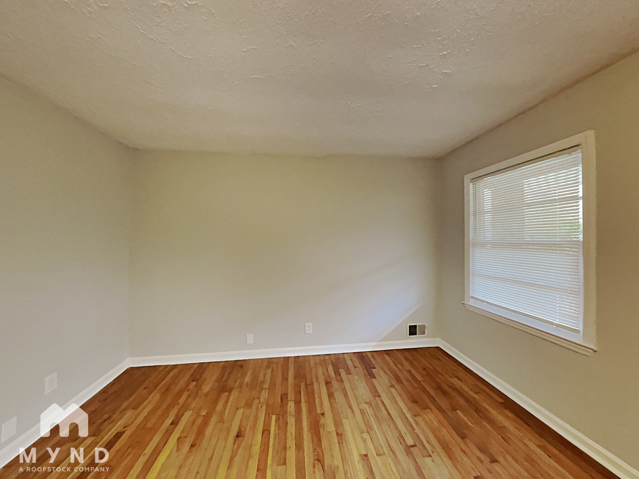 Building Photo - 152 Robin Hood Dr