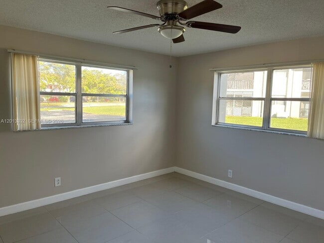 Building Photo - 8020 N Colony Cir