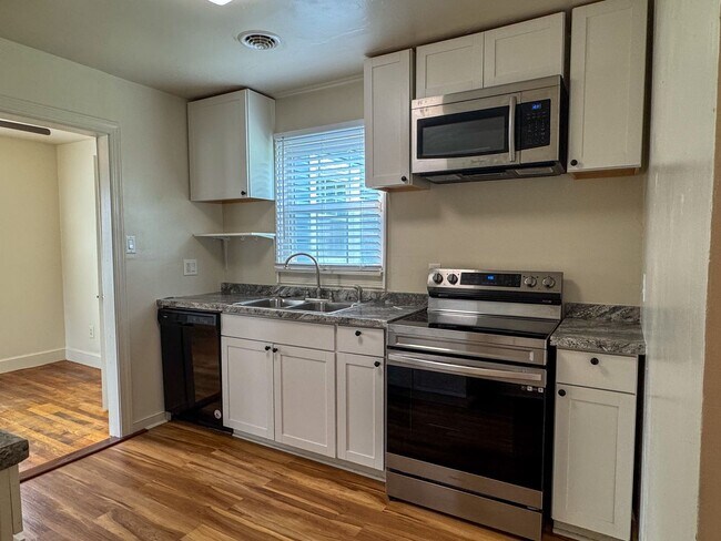 Building Photo - 1809 Geffert Dr