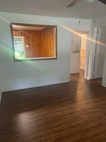 Building Photo - 605 N Joyce St