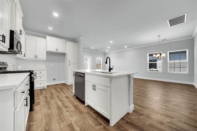 Building Photo - 260 Lakeside Dr