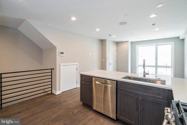 Building Photo - 1436 Clymer St