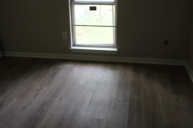 Building Photo - 5116 Chantilly Dr