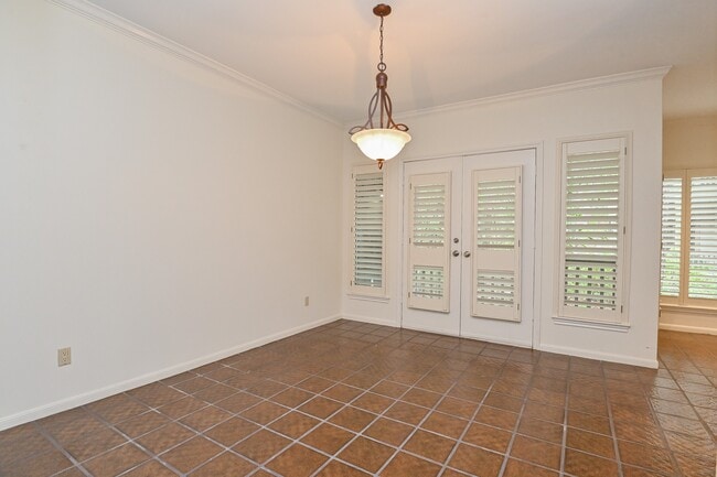 Building Photo - 294 Sugar Berry Cir