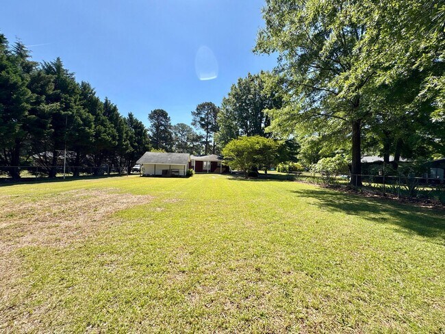 Building Photo - Adorable 2 Bedroom Home in the Heart of Nashville!