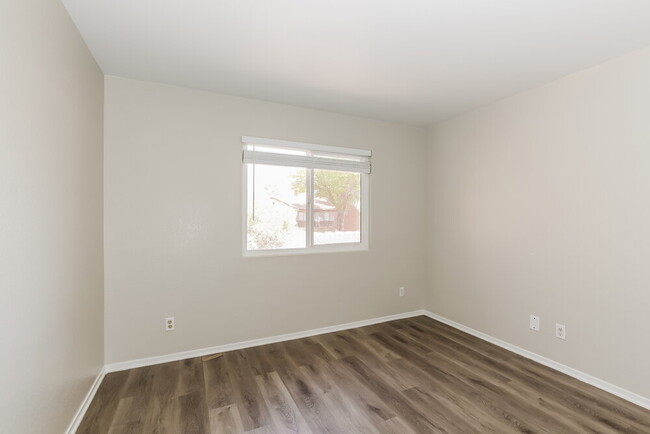 Building Photo - 5337 N Padero Dr