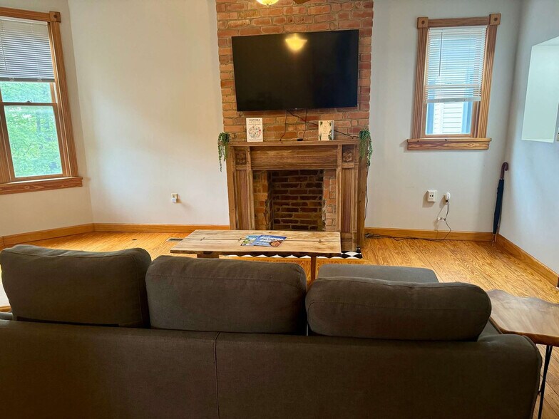 Building Photo - 1235 Highland St