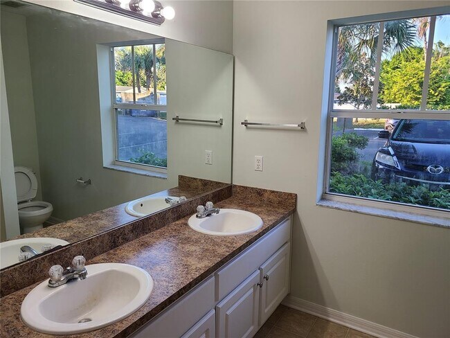 Building Photo - 6750 Moonglow Dr