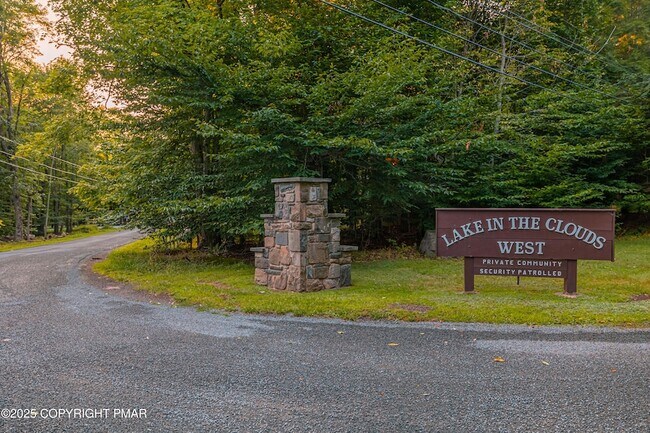 Building Photo - 4426 Skyline Dr