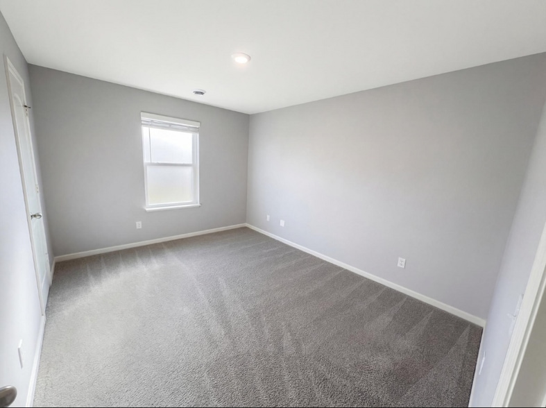 Building Photo - 1093 Sunset Ave