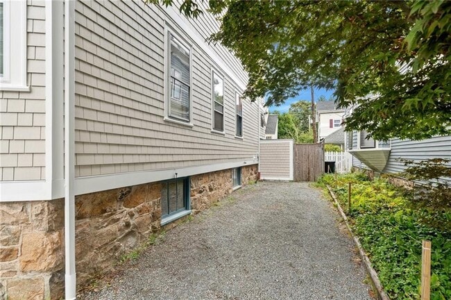 Building Photo - 28 Rhode Island Ave