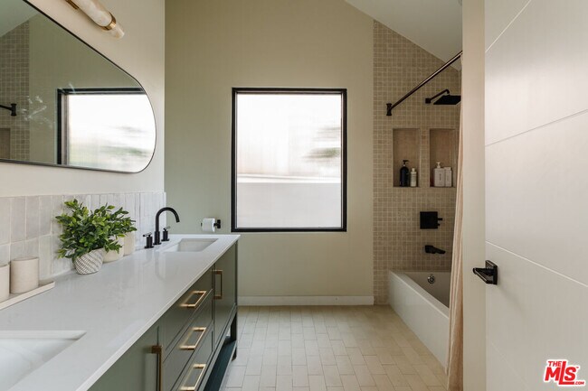 Building Photo - 8550 Ridpath Dr