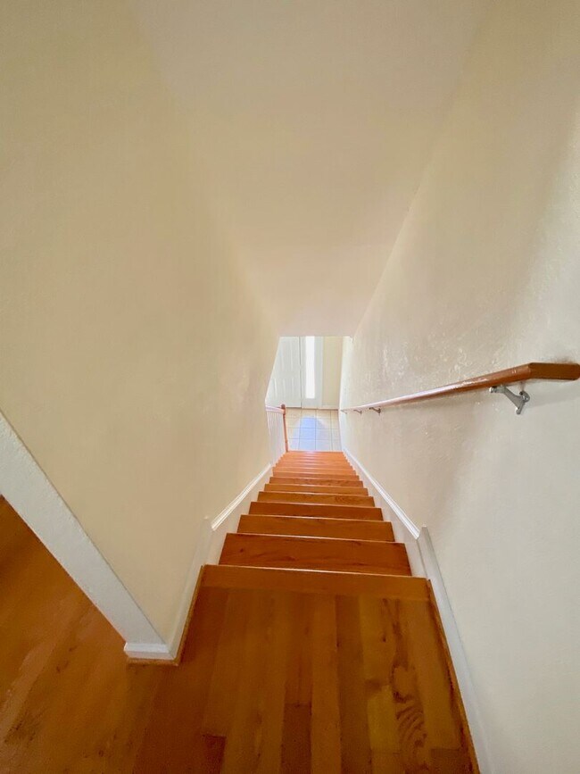 Building Photo - 3BD/3.5 Condo with Garage & Backyard in Shadowlawn! Blocks to the Beach! AVAILABLE NOW!