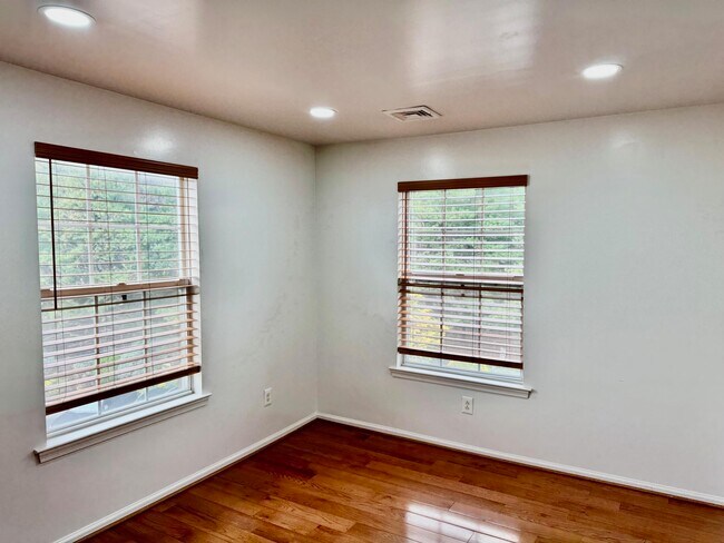 Building Photo - 34 Bergen Ridge Rd