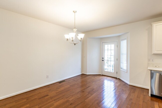 Building Photo - 128 Old Fifth Cir