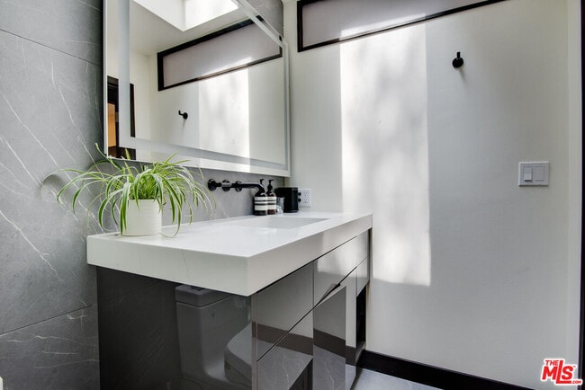 Building Photo - 9624 Yoakum Dr