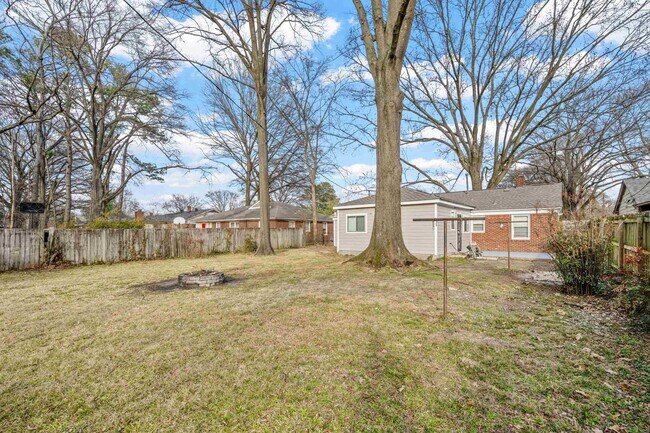 Building Photo - 1453 Colonial Rd