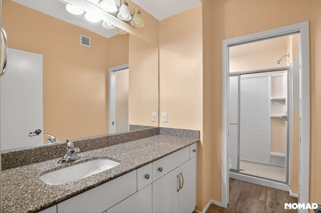 Building Photo - 841 E Park Modern Dr