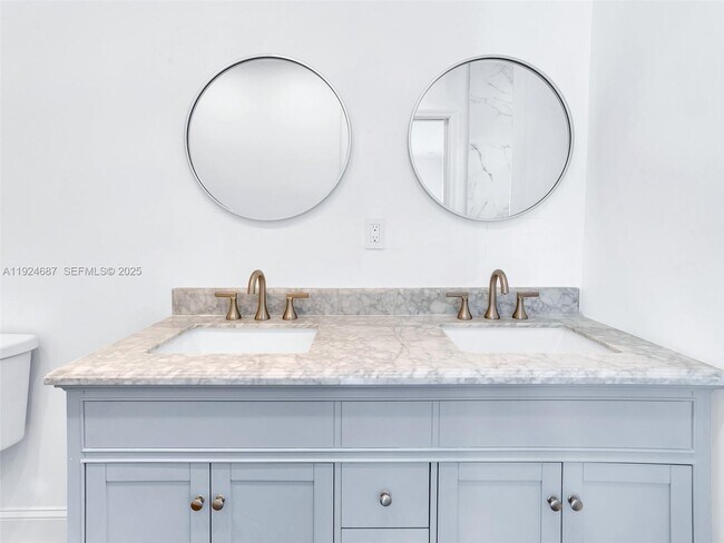 Building Photo - 1520 NE 14th Terrace