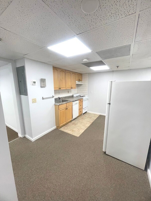 Building Photo - 475 Commonwealth Ave