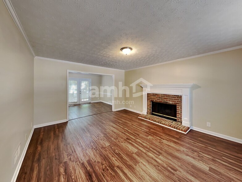 Building Photo - 424 Spring Falls Dr