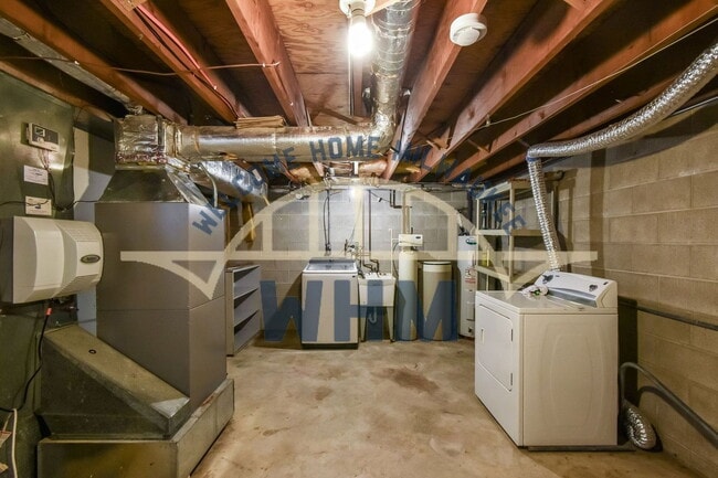 Building Photo - W170S7397 Parkland Dr