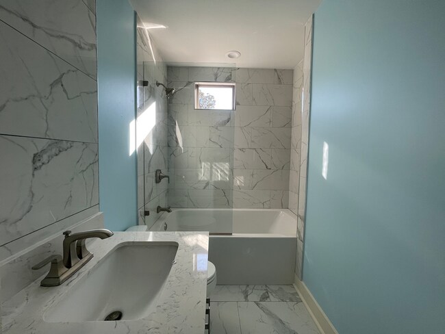 Building Photo - Gorgeous Old Metairie 2 Bed/1Bath Renovation, steps from Metairie Road! Parking spot included!