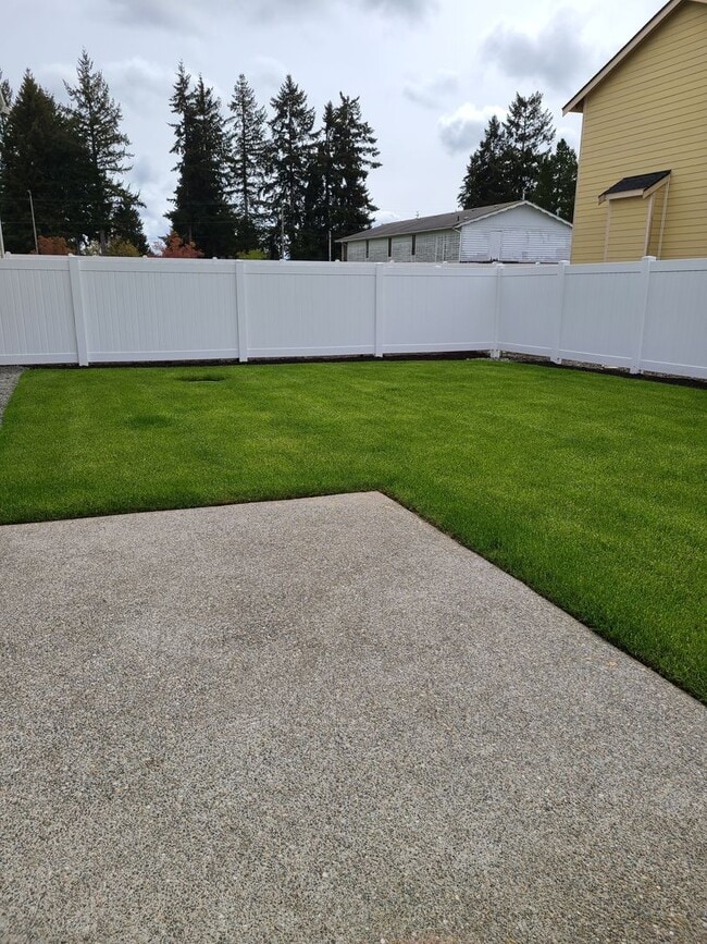 Building Photo - Yelm Creek Estates, 4 Bedroom, 2.75 Bathroom with Den