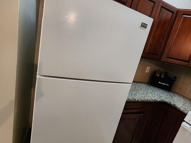 Building Photo - 831 Edpas Rd