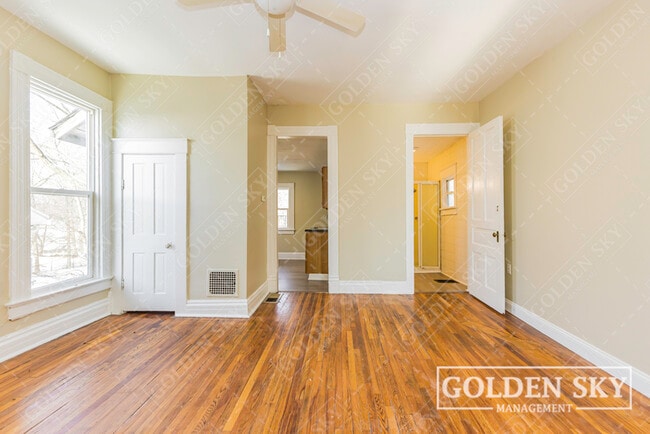 Building Photo - 900 1/2 West Main Street - NA