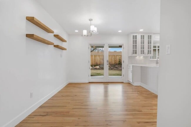 Building Photo - Spacious home for rent -  2.2 miles from t...