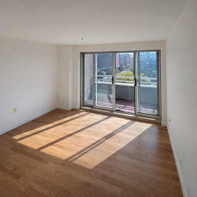 Building Photo - 6 Canal Park