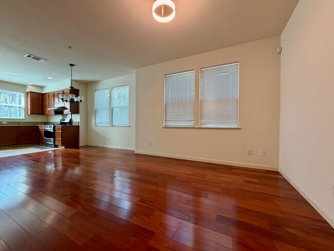 Building Photo - 2100 Beech Cir