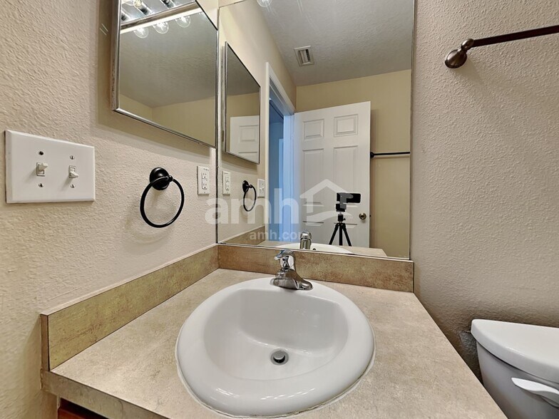 Building Photo - 31015 Mandolin Cay Ave