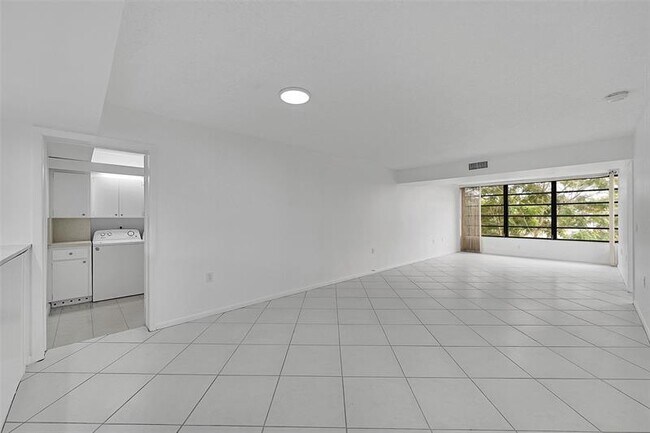 Building Photo - 1703 Whitehall Dr