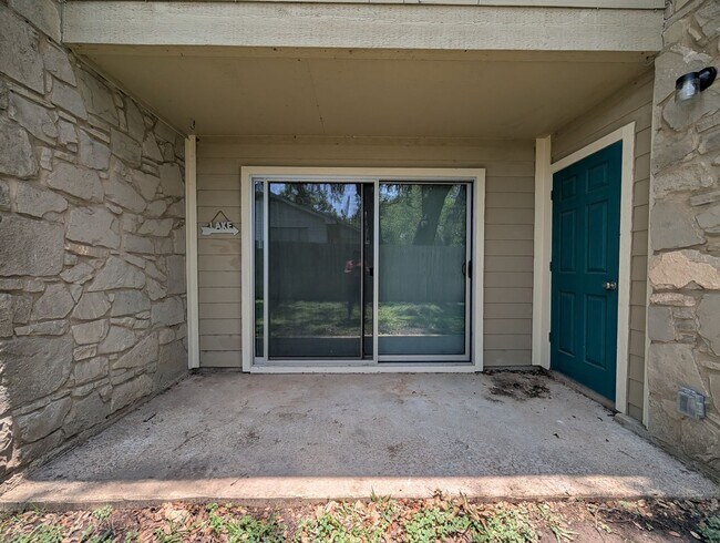 Building Photo - 2/2 Condo on Lake McQueeny / Waterfront Co...