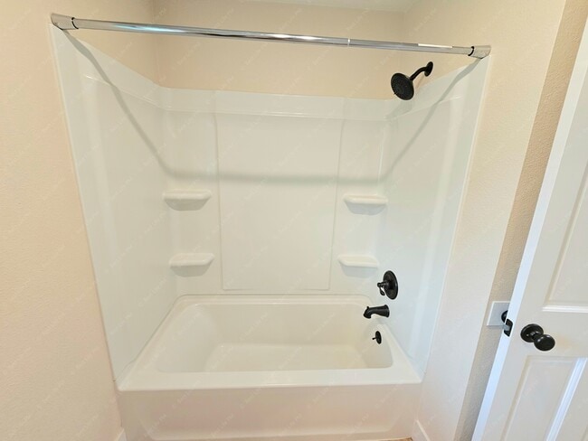 Building Photo - 7739 SE 101st Ave