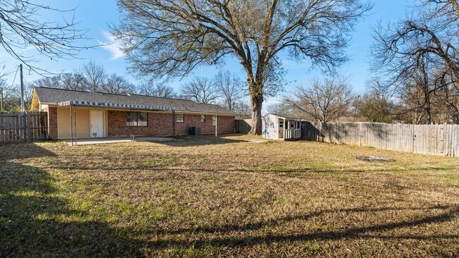 Building Photo - Newly remodeled 3 bedroom, 2 bath home.