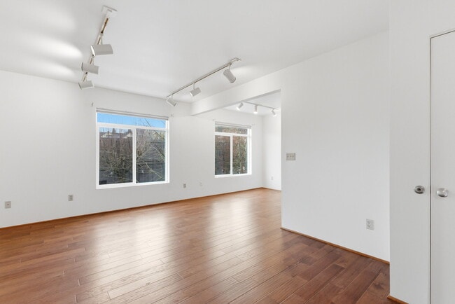 Building Photo - 2275 NW Kearney St