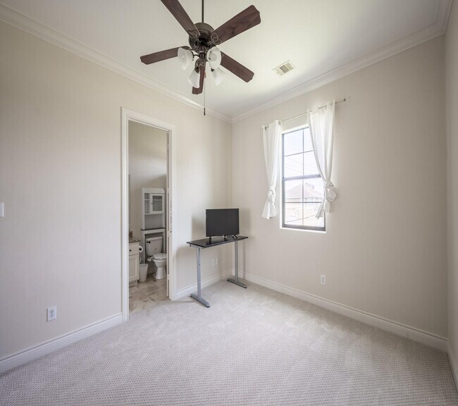 Building Photo - 5630 Winsome Ln