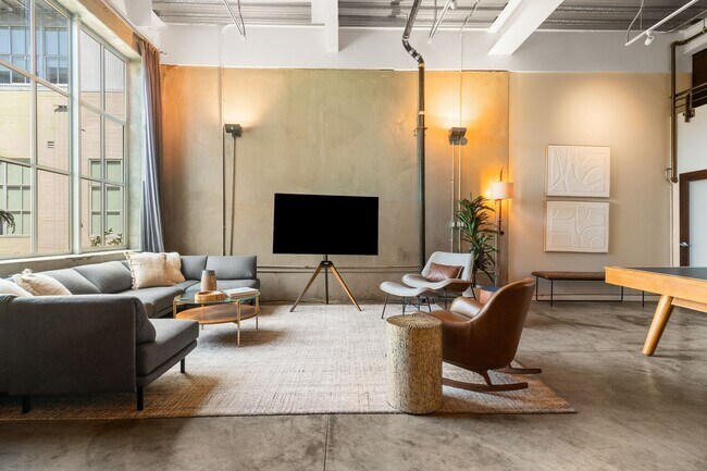 Building Photo - Spacious 2br loft with in-unit laundry and...