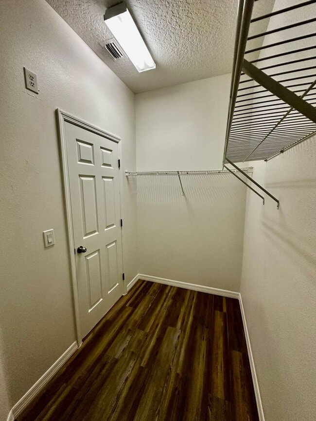 Building Photo - *Move In Ready* Bright & Spacious 3BR/2BA Home with Open Layout & Huge Backyard in Orlando