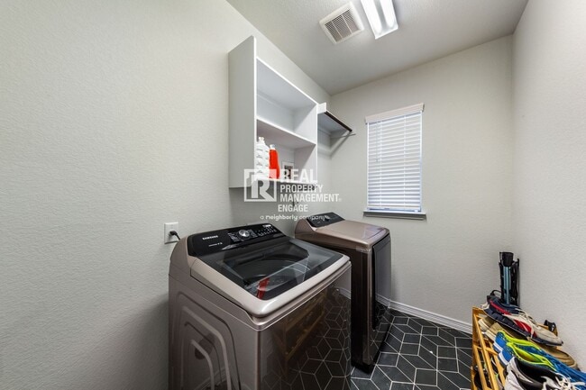 Building Photo - 2105 Bonavista Wy