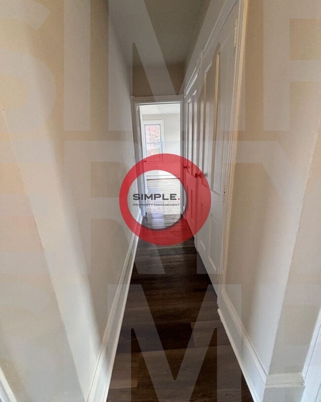 Building Photo - 3 Bedroom House