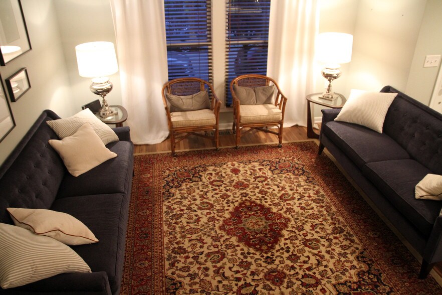 Sitting area - main floor - 923 Blodgett St SE