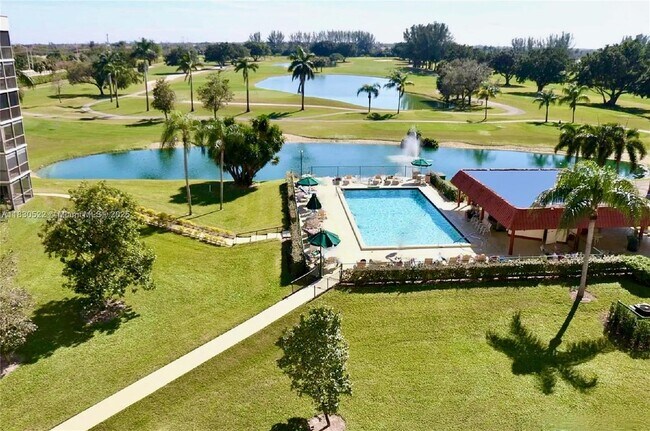 Building Photo - 9420 S Hollybrook Lake Dr