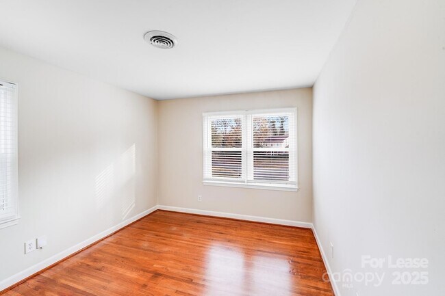 Building Photo - 5001 Vescova Ct