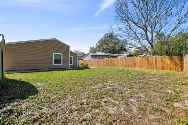 Building Photo - 2803 Northcote Dr