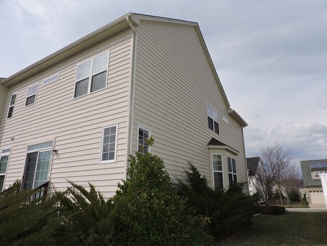 Building Photo - 2983 Devonfield Ave